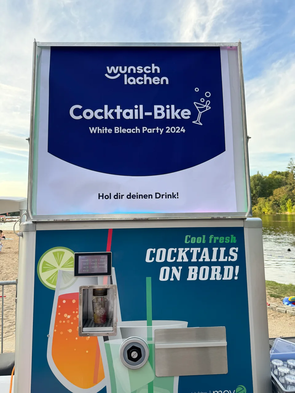Cocktail-Bike-Schild der White Bleach Party