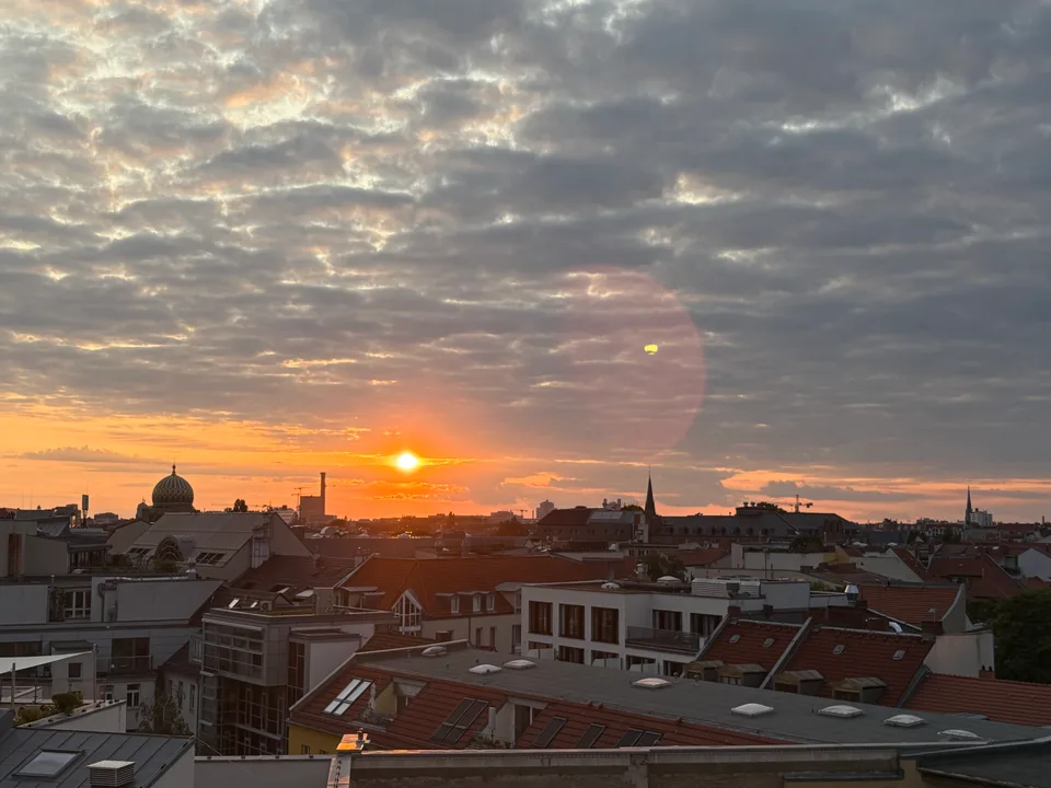 Sonnenuntergang über den Dächern Berlins