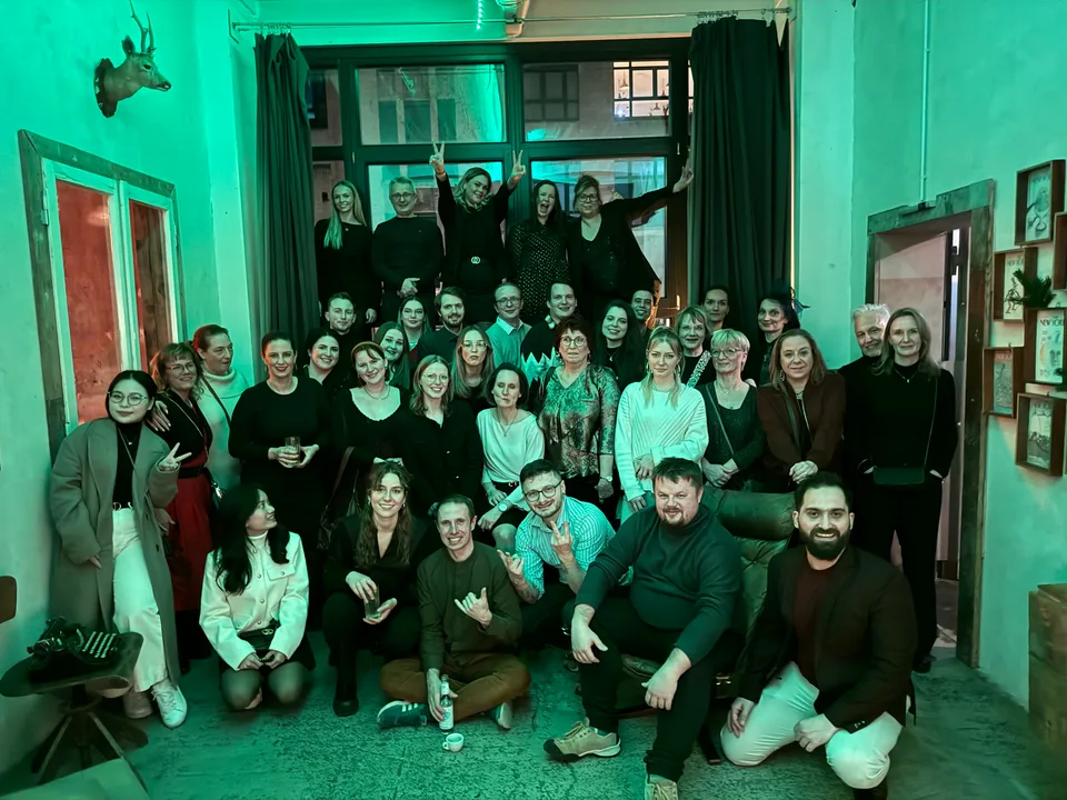 Gruppenbild der Weihnachtsfeier im Loft