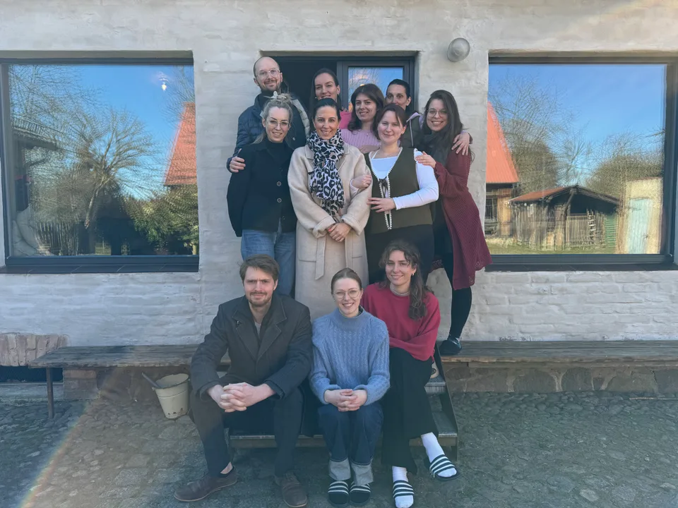 Gruppenbild vor dem Gutshaus