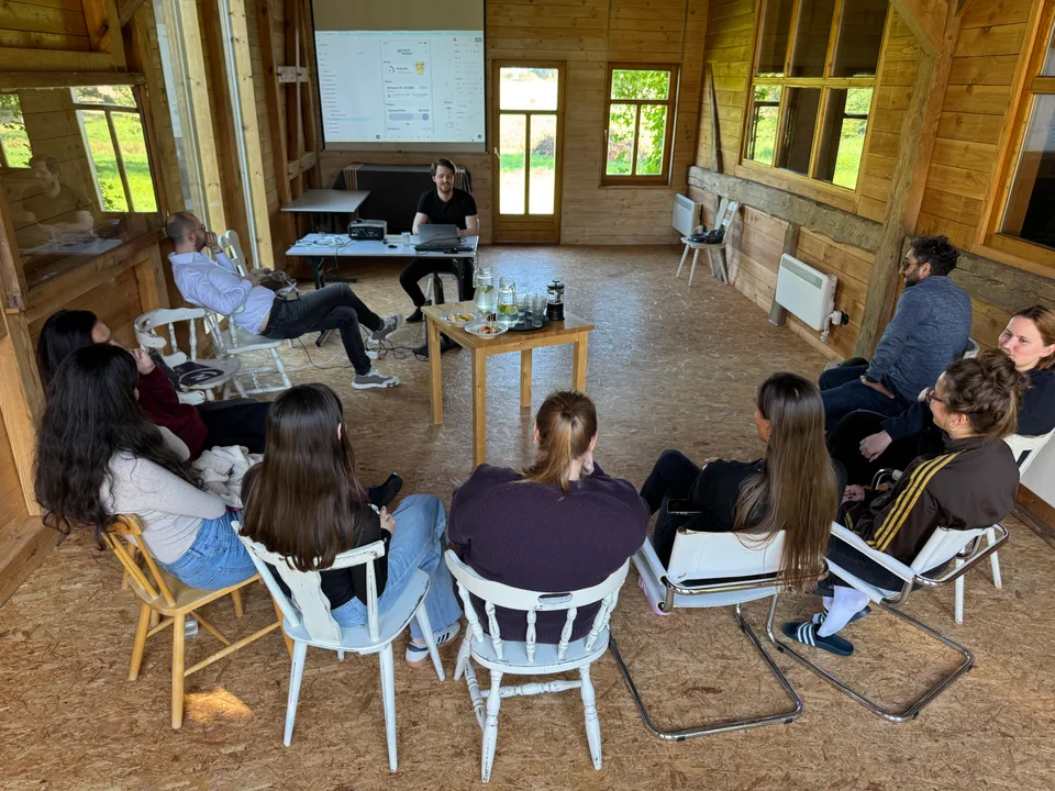 Seminarrunde in der Holzscheune
